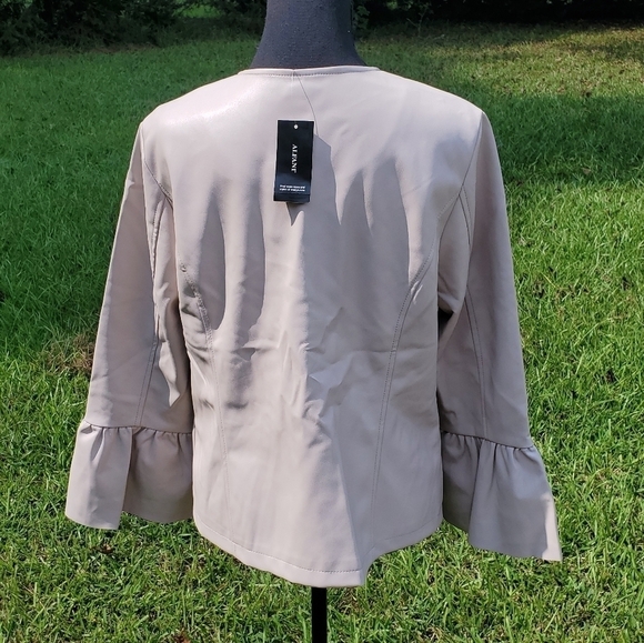 NWT ALFANI Vegan Leather ruffle sleeve jacket medium - Picture 3 of 8